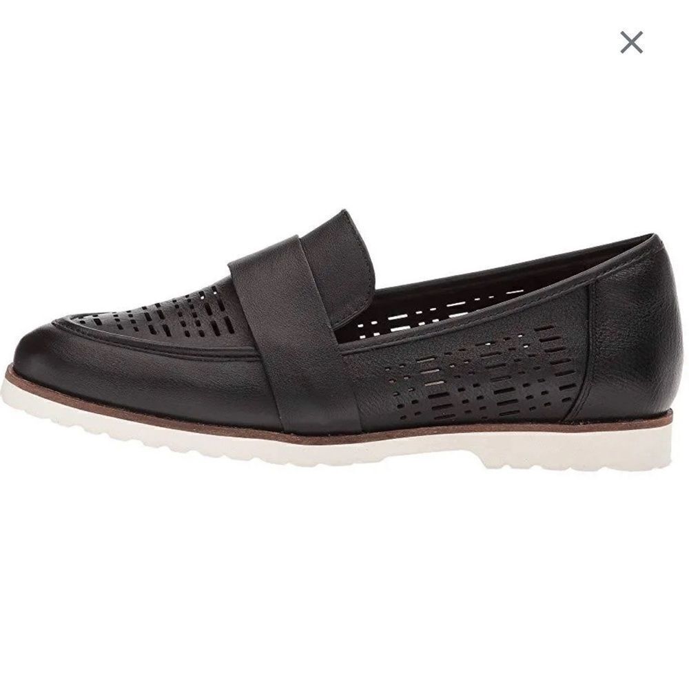 Earth Masio‎ Loafers Slip On Shoes Size 8B Black Laser cut Flats Comfy B44